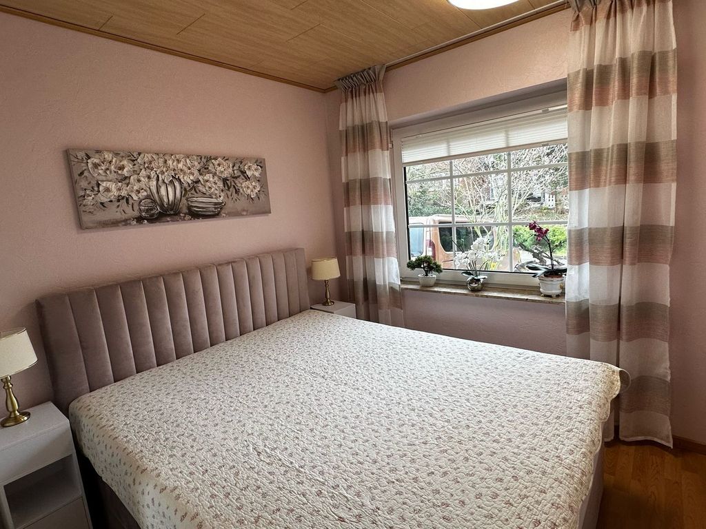 Schlafzimmer mit Boxspringbett