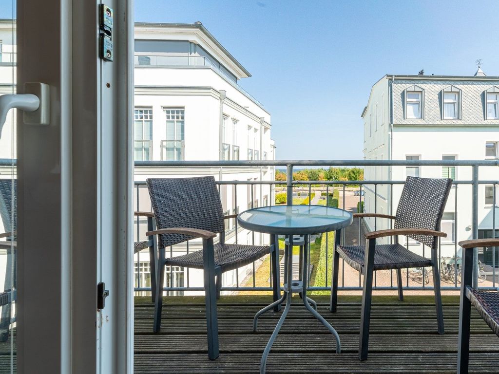 Herrlicher Blick vom Balkon zur Promenade und zur Ostsee