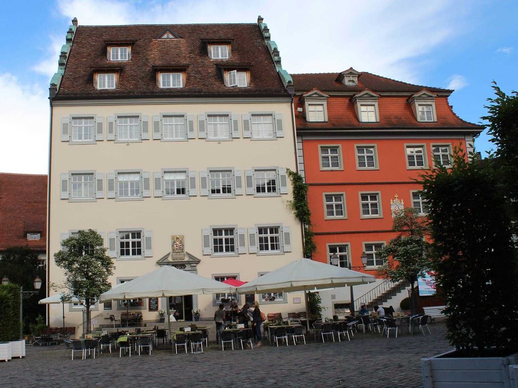 Das geschichtsträchtige Rodt'sche Palais (links) liegt direkt am Schlossplatz.