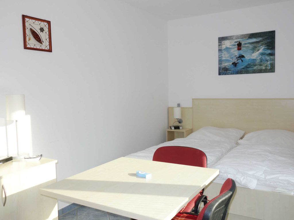 Doppelzimmer mit kleiner Pantry Küche und Bad