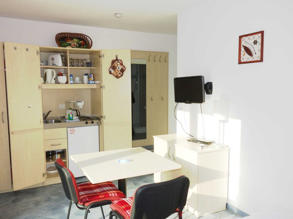 Doppelzimmer mit kleiner Pantry Küche und Bad