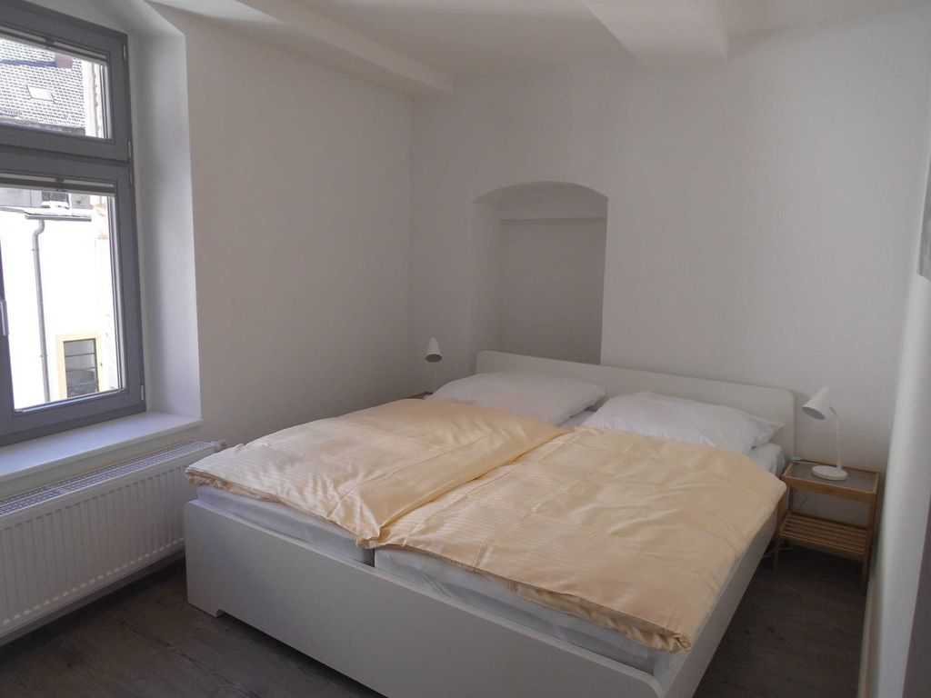 Schlafzimmer am Innenhof 180 x 200 cm, Wohnung Anna