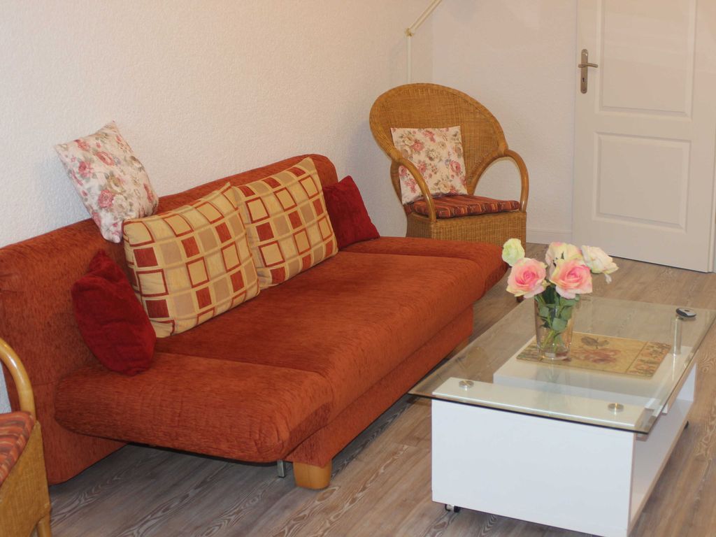 Couch mit Tisch