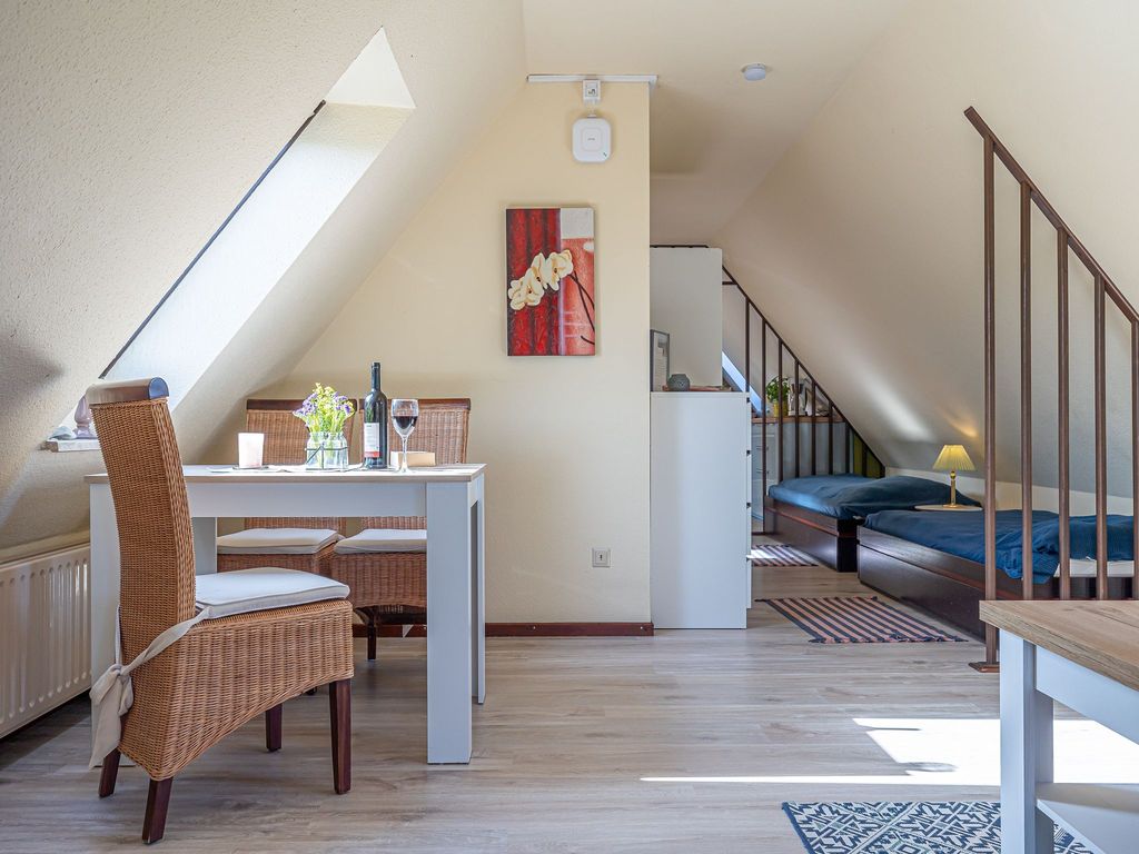 schöner heller Essbereich
