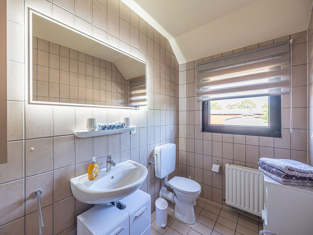Badezimmer mit Duschbad