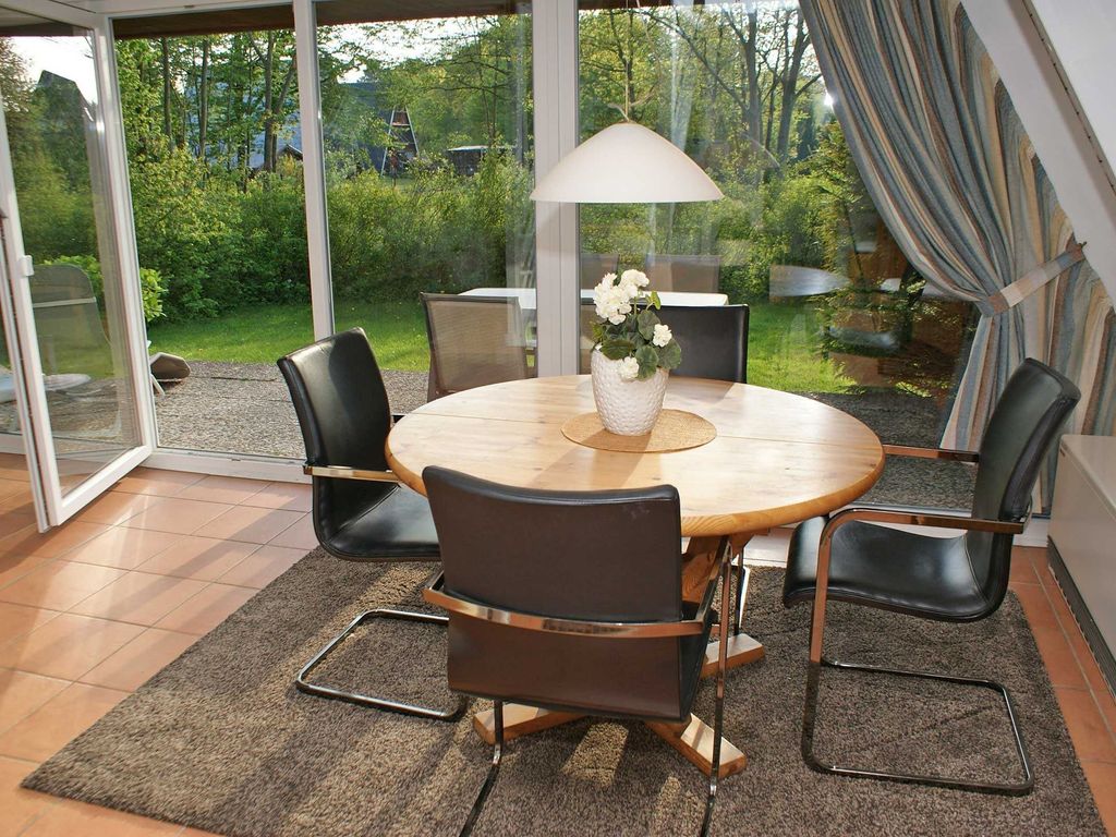 Esstisch  - bodentiefe Fenster im Wohnzimmer