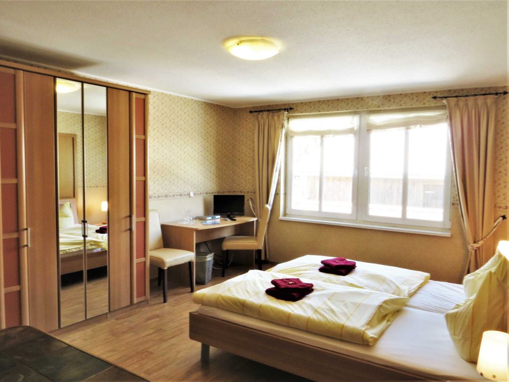 Doppelzimmer mit Doppelbett