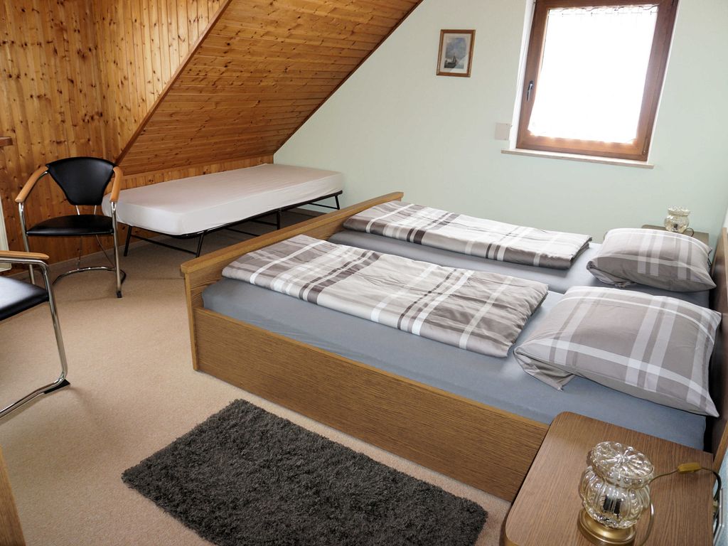 Schlafzimmer 1