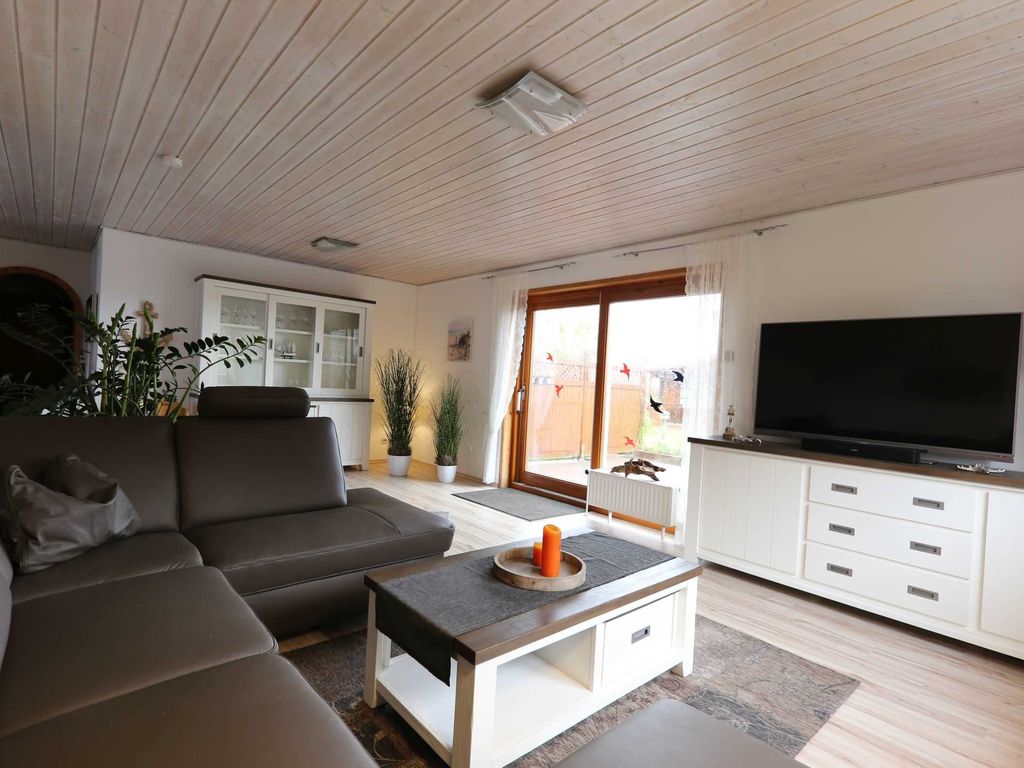 Wohnzimmer mit UHD-Flachbild-TV
