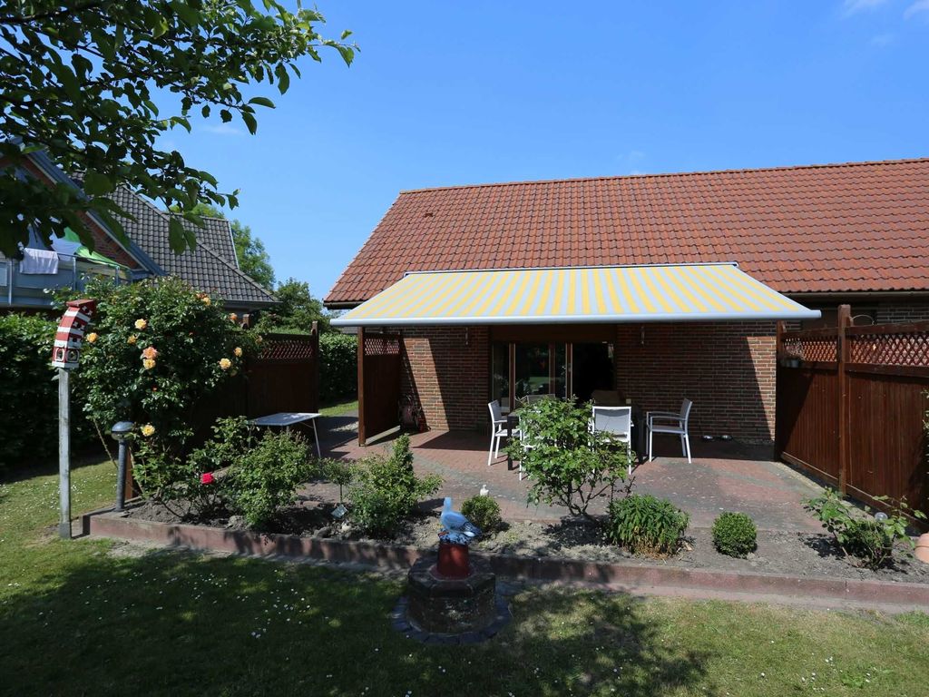 Überdachte Terrasse mit Gartenmöbel