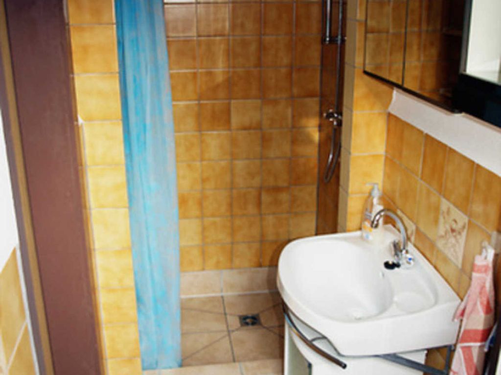 Badezimmer mit WC & Dusche