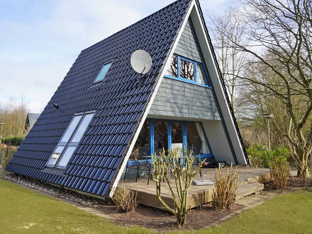 Zeltdachhaus mit neuer Küche und grossem Grundstück