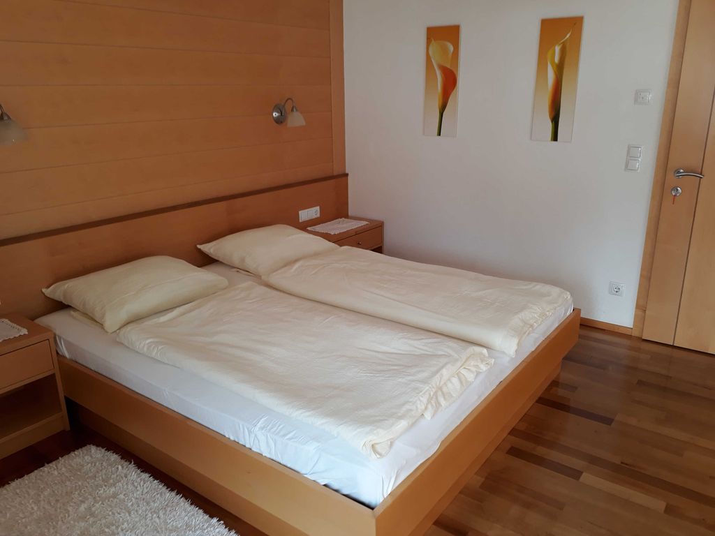 Doppelbett mit 
2 m Länge