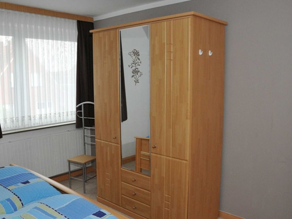Schlafzimmer-Kleiderschrank