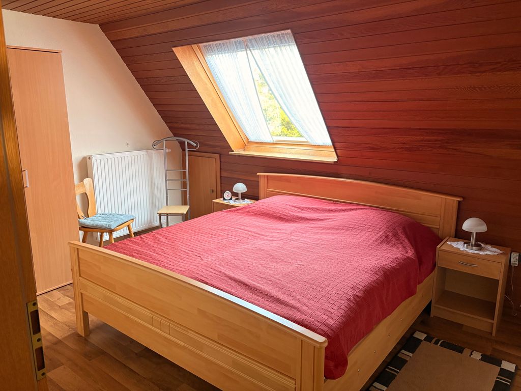 Schlafzimmer 1
