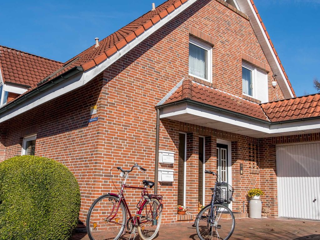 Garage für Ihre Fahrräder oder Ihren PKW ist vorhanden.