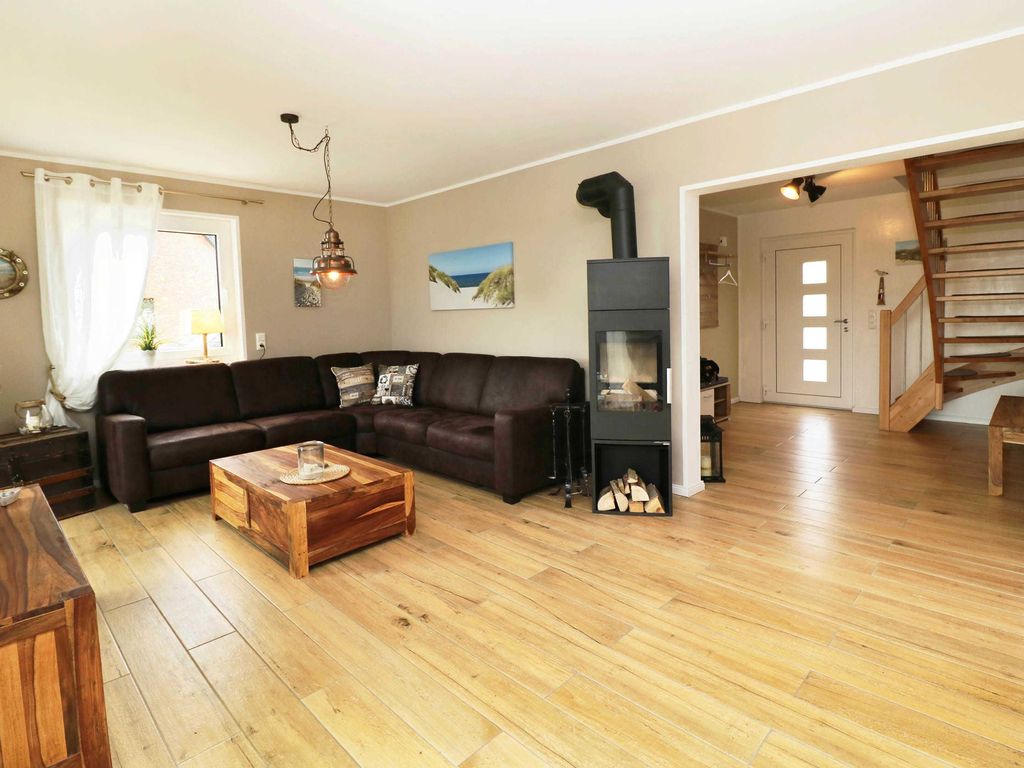 Großes Wohnzimmer und Essbereich im Ferienhaus Hinnerk in Karlshagen auf der Insel Usedom.