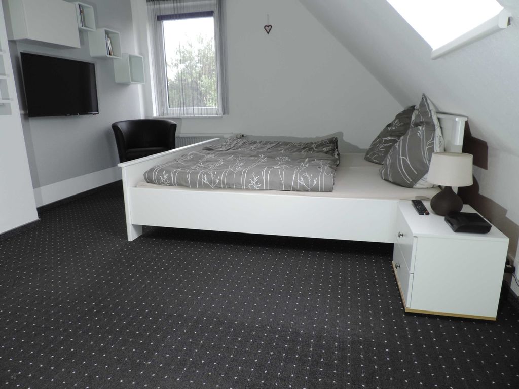 Schlafzimmer mit Doppelbett