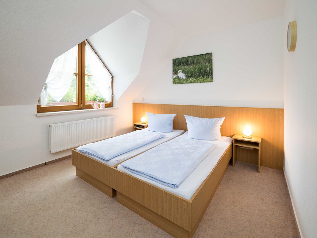 großzügiges Doppelzimmer mit Kühlschrank und Wasserkocher