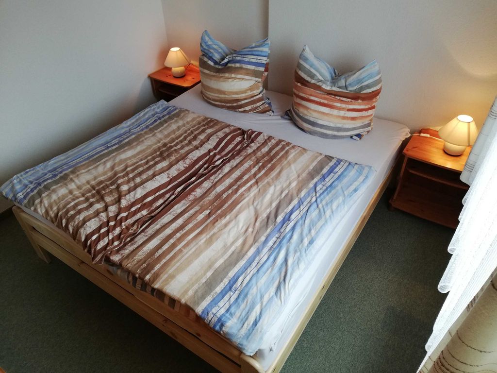 Schlafzimmer mit Doppelbett