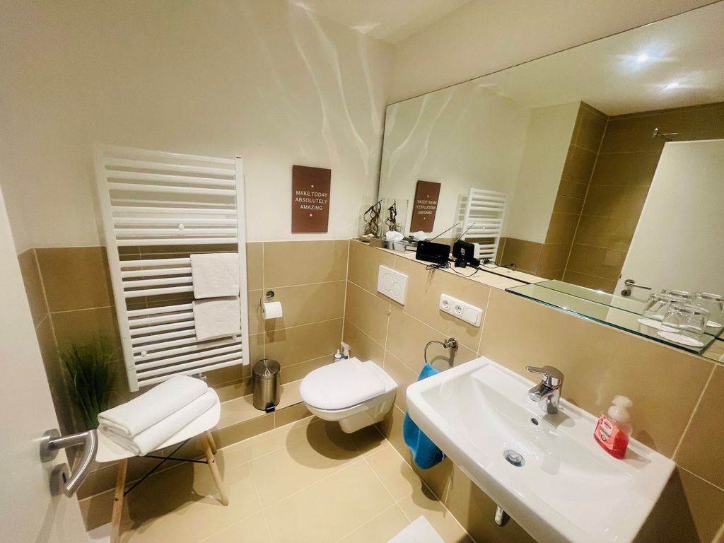 Badezimmer mit Dusche