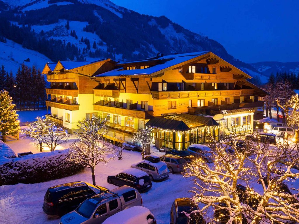 Hotel Alpina im Winter