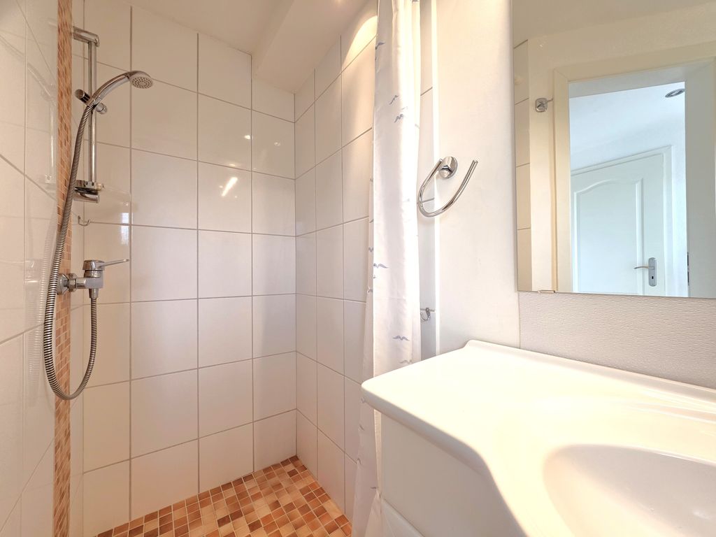 Bad mit Dusche