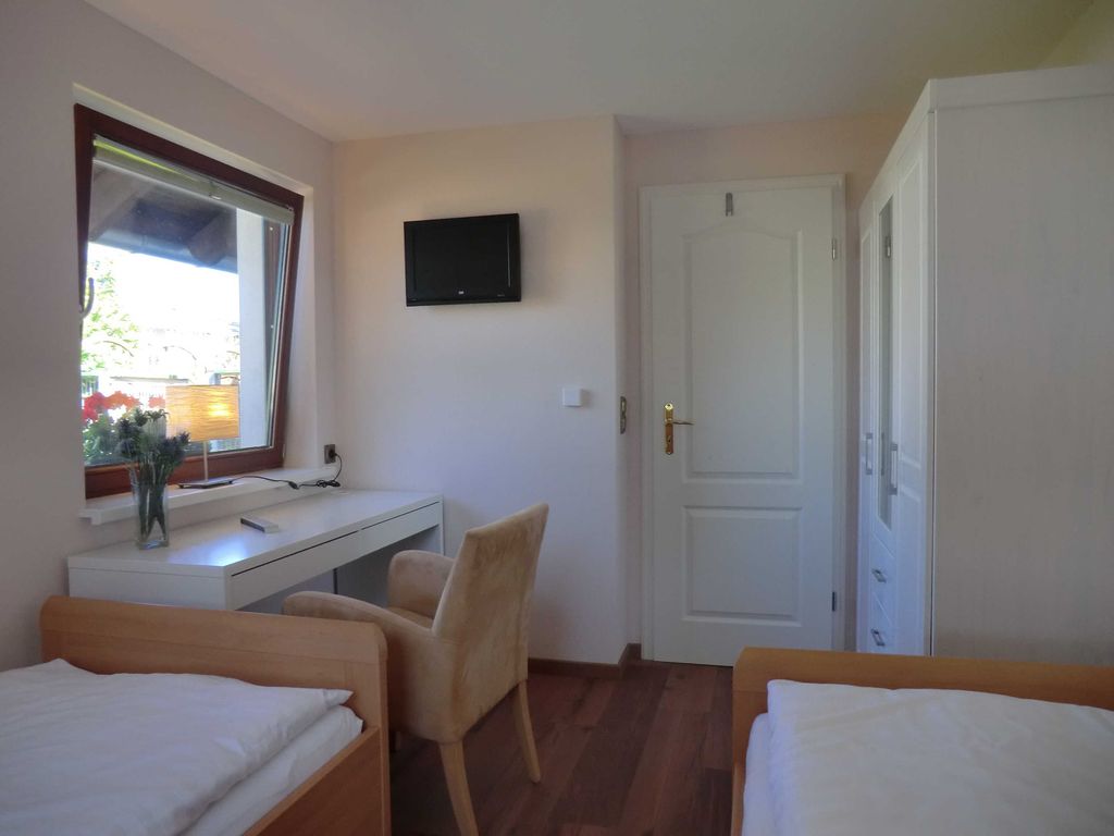 Schlafzimmer 2 mit TV