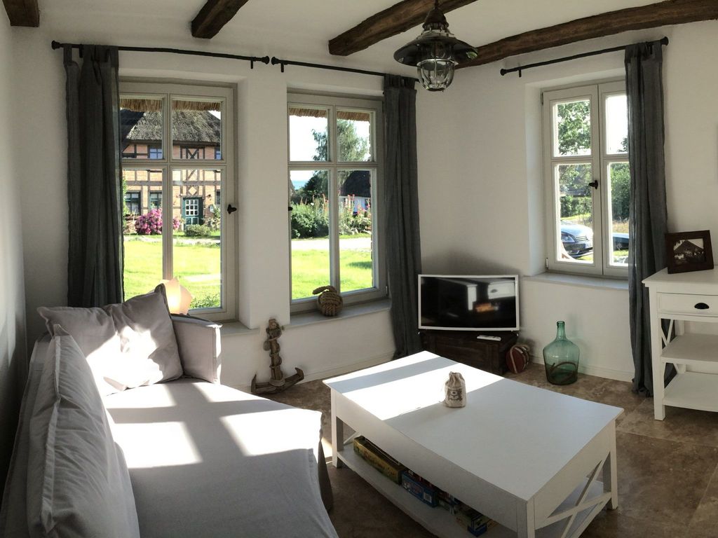 Wohnzimmer mit Blick in den Garten