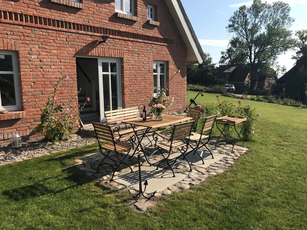 Terrasse mit großem Garten
