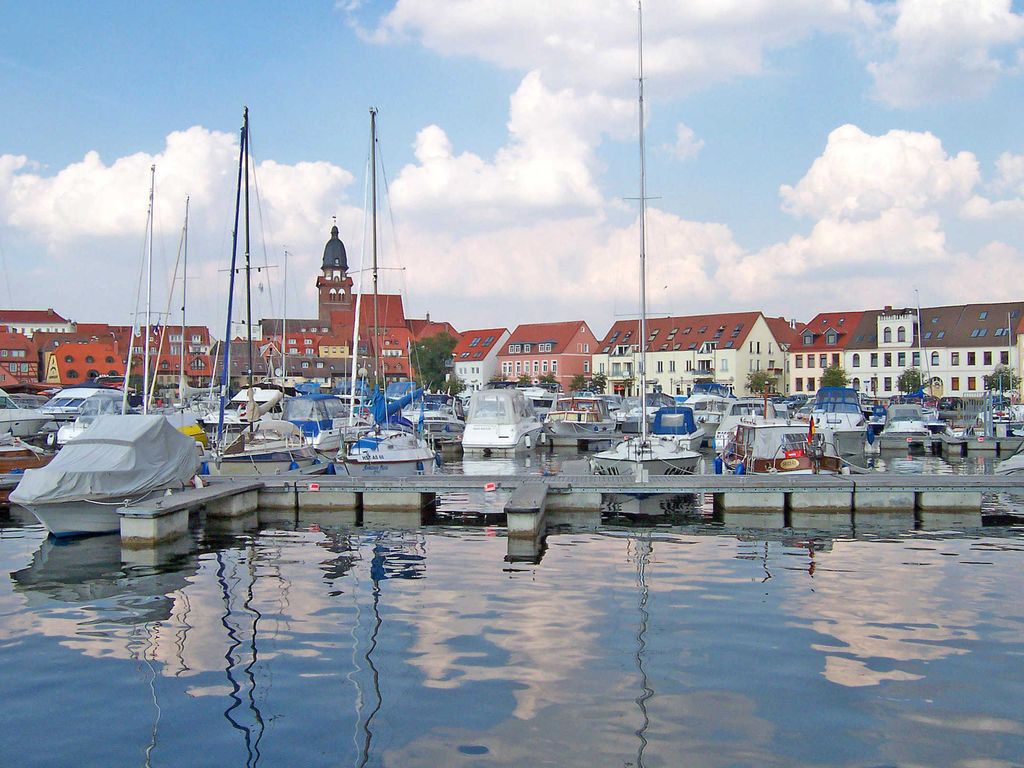 Hafen von Waren (Müritz),nur wenige Schritte entfernt