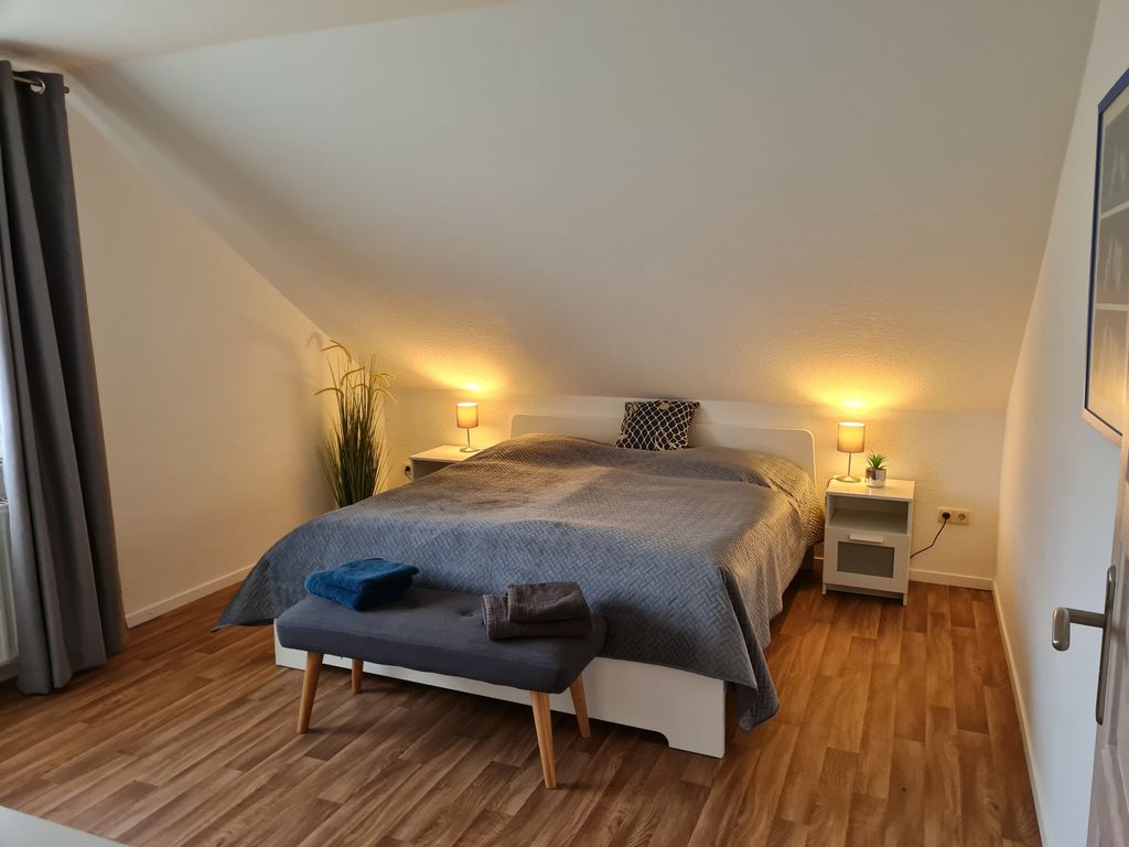 Schlafzimmer mit Doppelbett