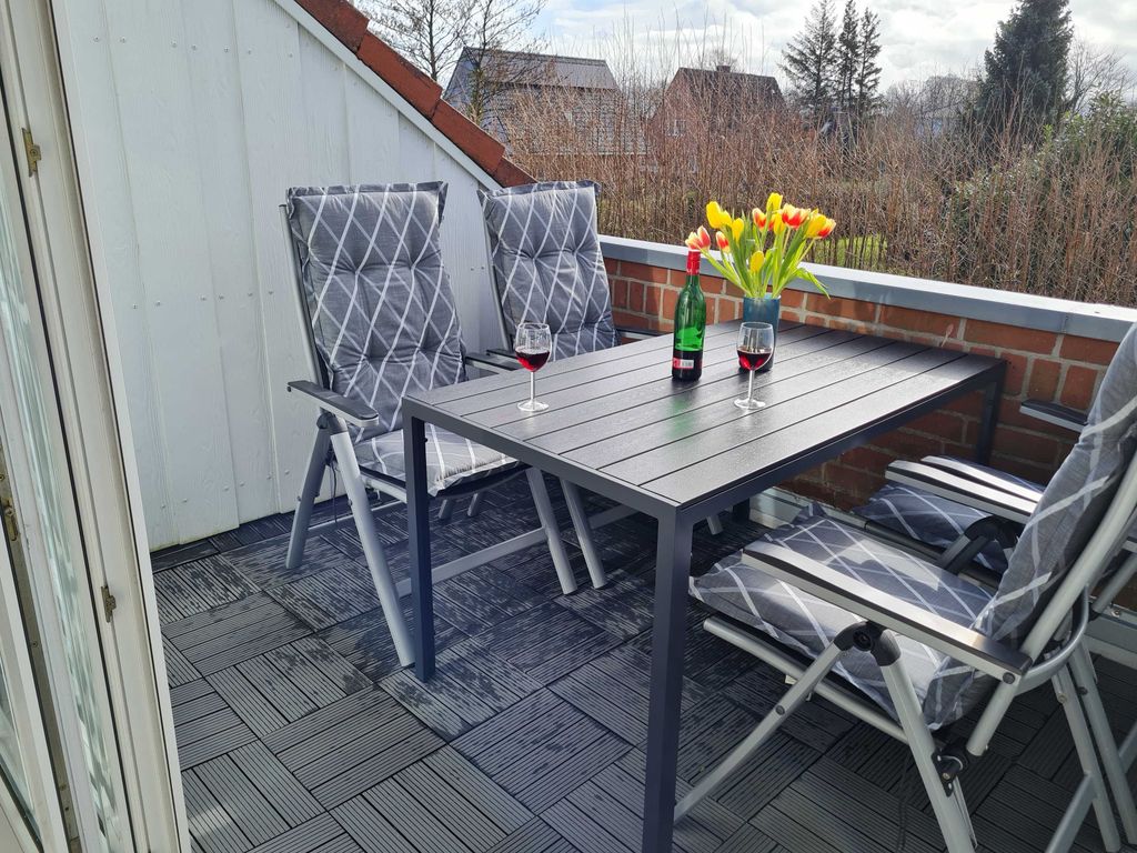 Balkon mit Aussicht im Frühling