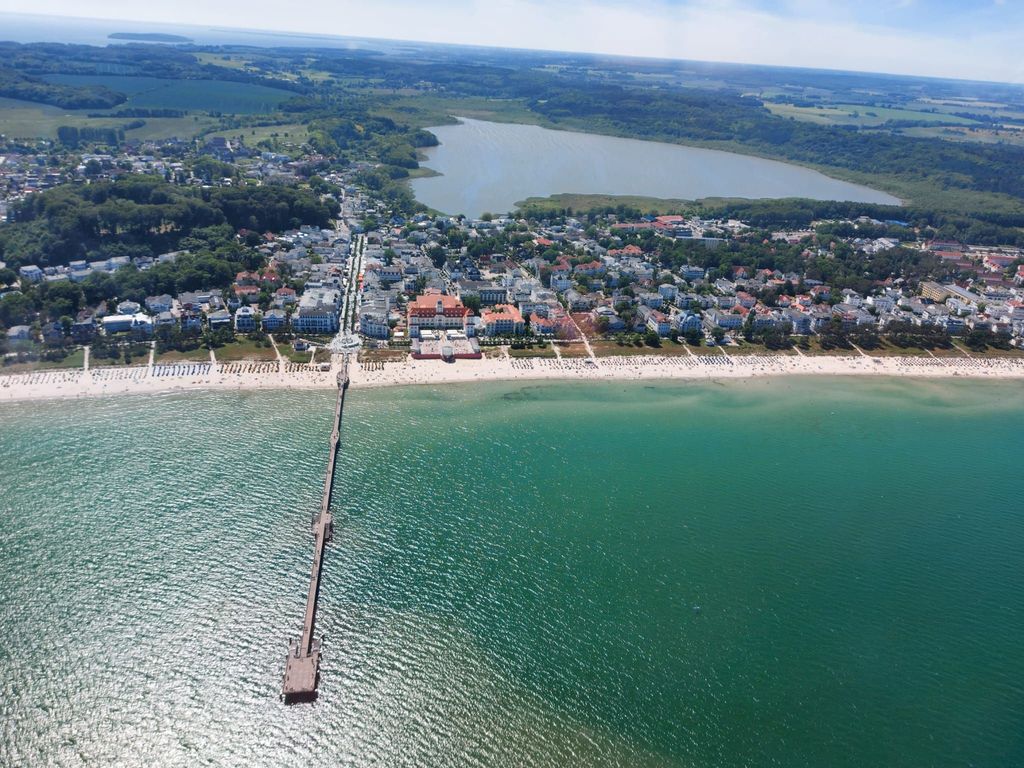 Binz aus der Luft: Seebrücke, Strand und Ort
