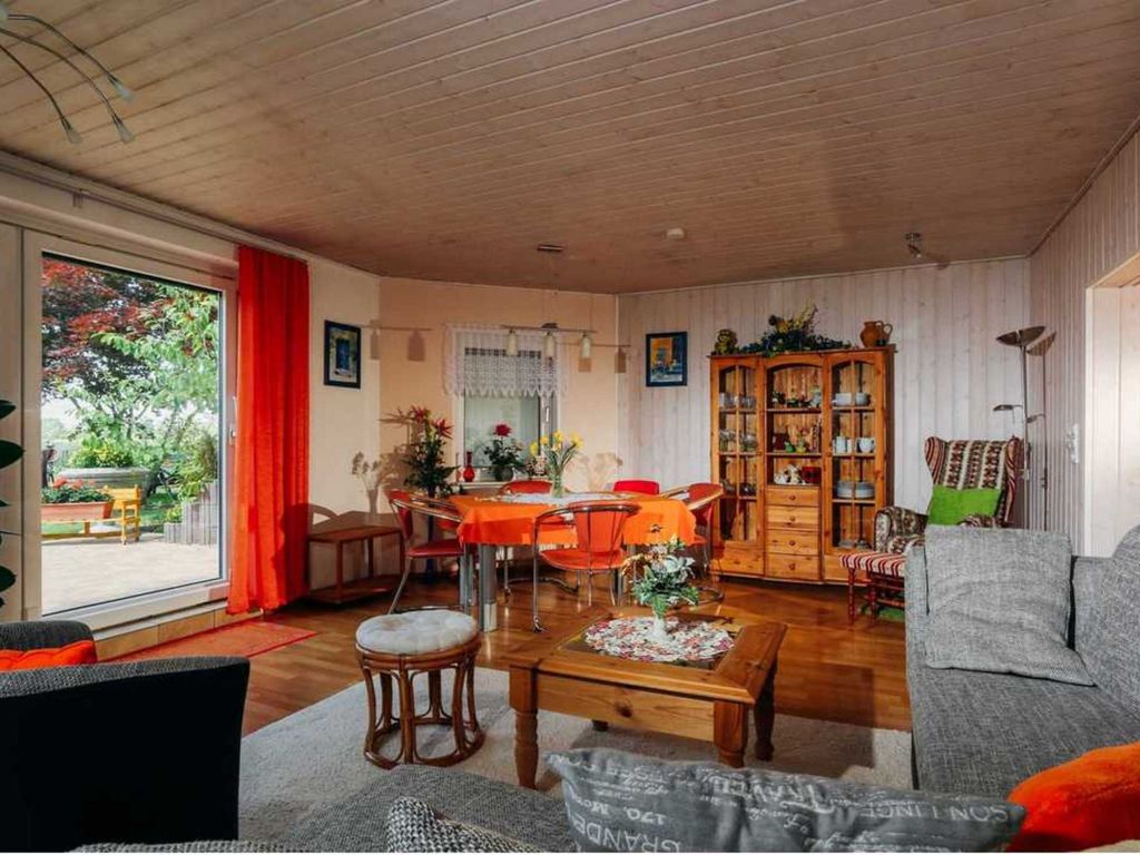 Wohnzimmer mit Essbereich
