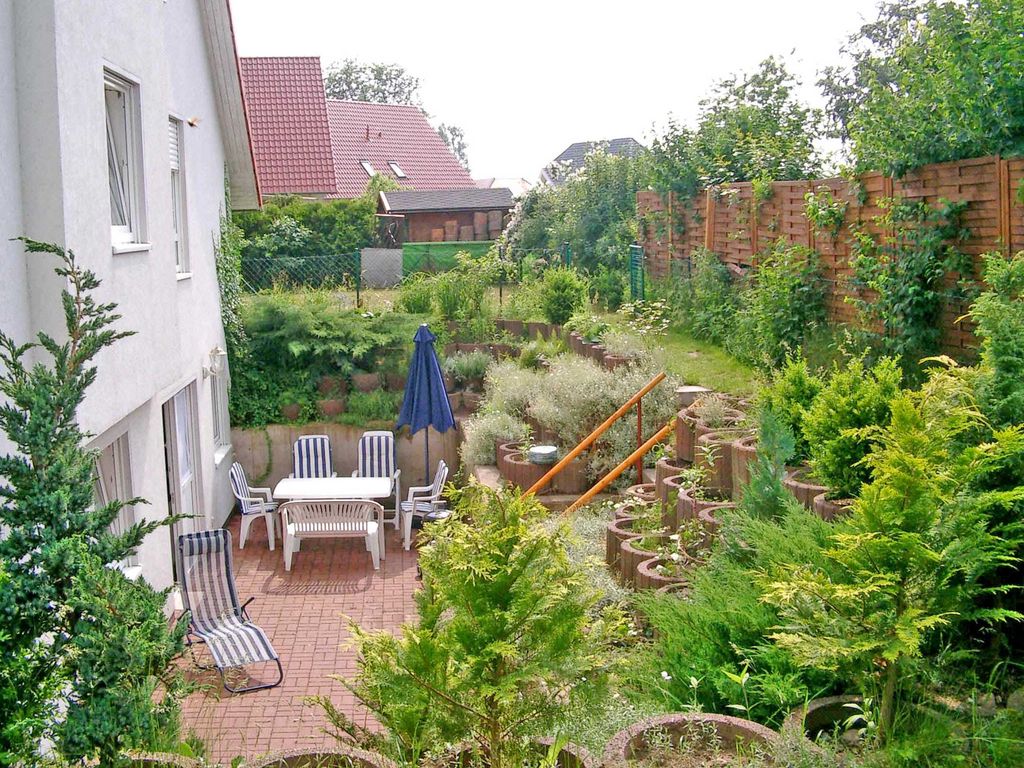 Große Souterrain-Wohnung