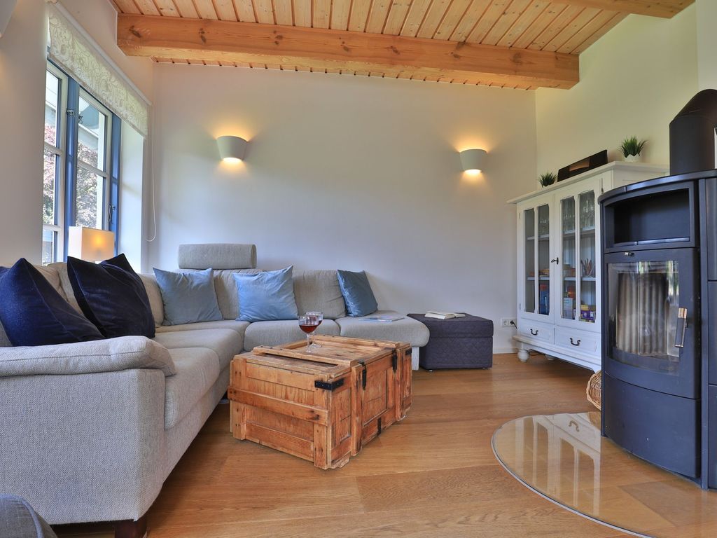 Smutje, Ferienhaus - Blick auf den gemütlichen Wohnbereich mit Kaminofen