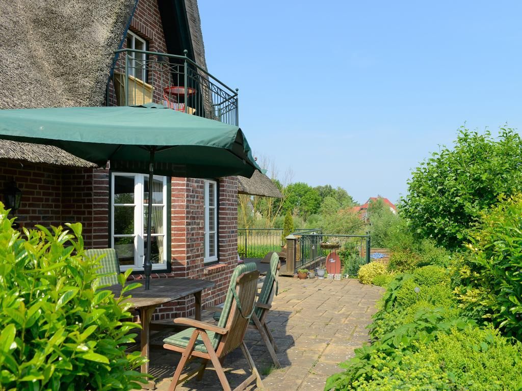 Wildrose - Blick auf die wunderschöne Terrasse im Grünen