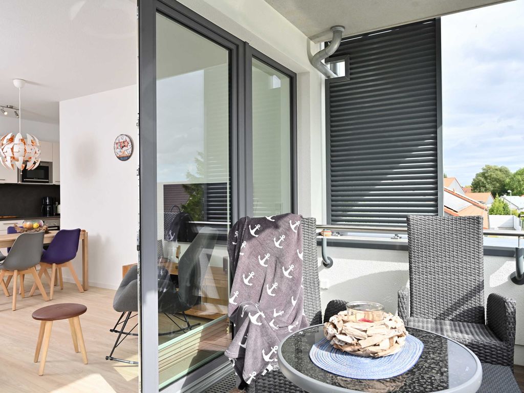Balkon und Wohnbereich