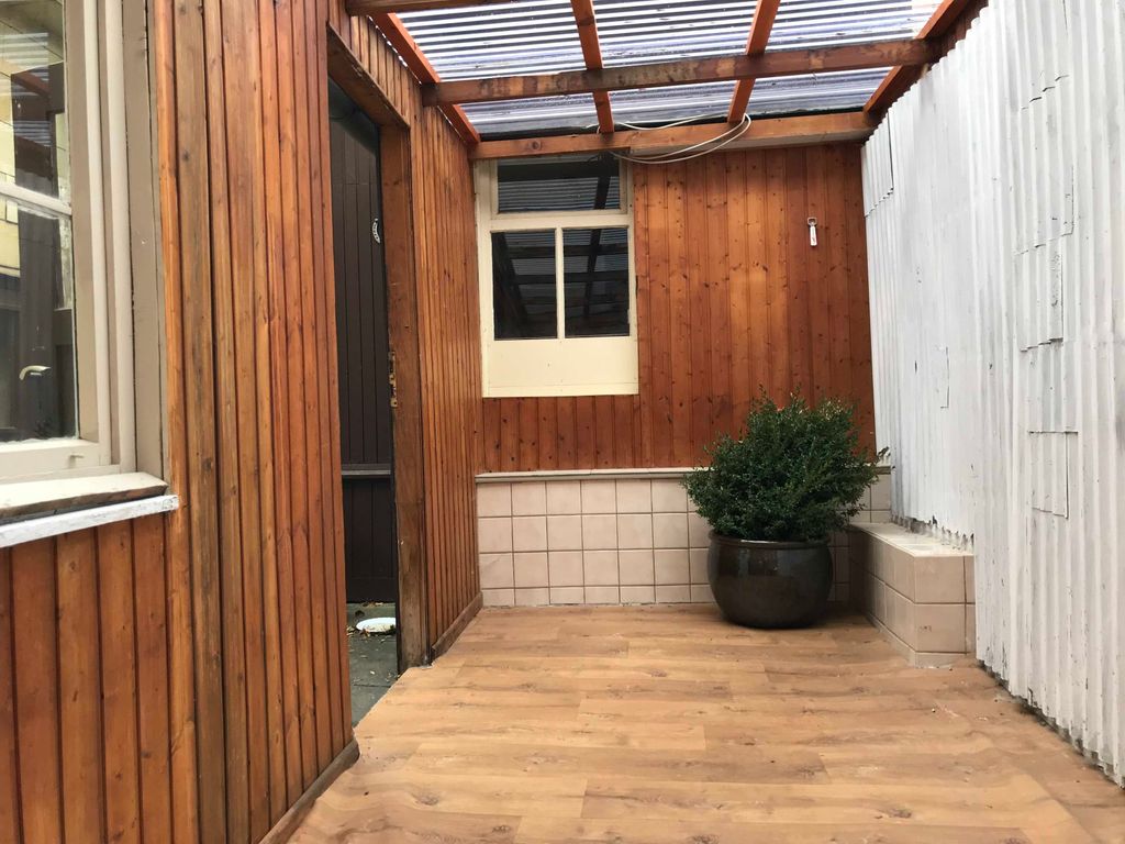 Veranda zwischen Haus und Garten