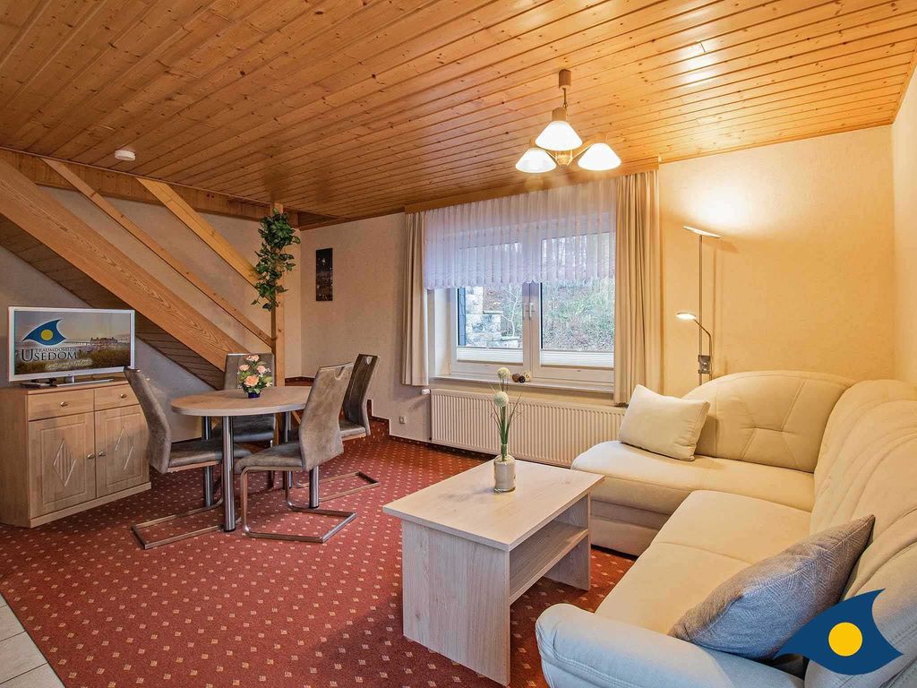 Wohnzimmer mit Essbereich