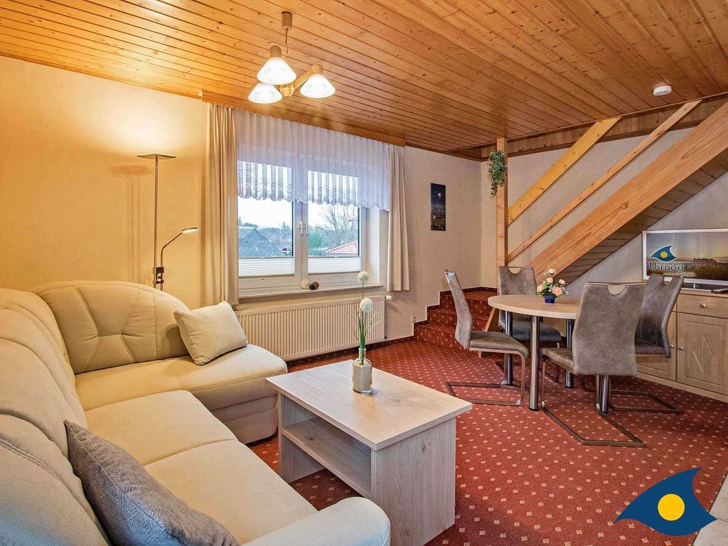 Wohnzimmer mit Essbereich