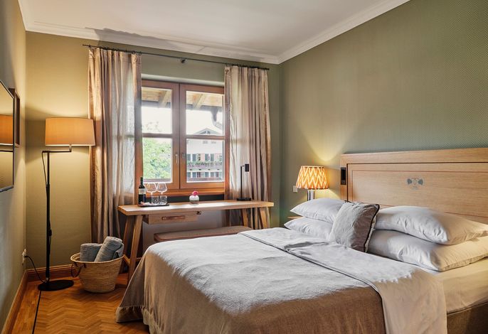 kleines Doppelzimmer/ Hotel Bachmair Weissach (online)