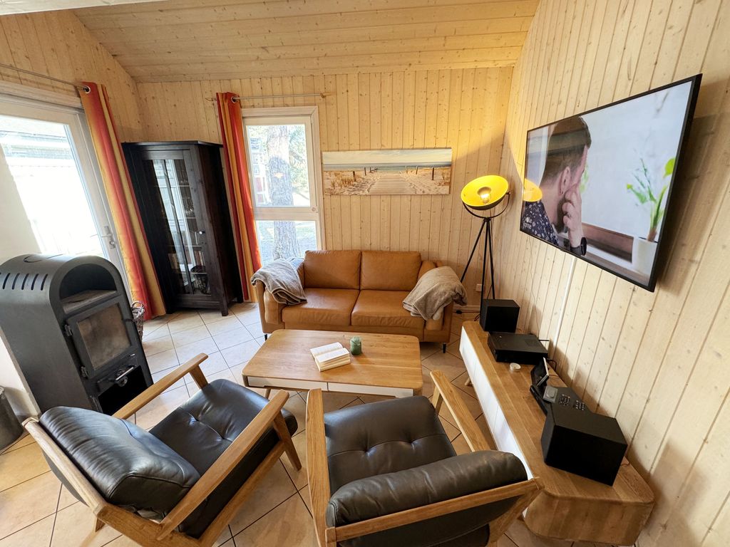Ferienhaus Sprottenkiste - Wohnzimmer  mit großem Fernseher