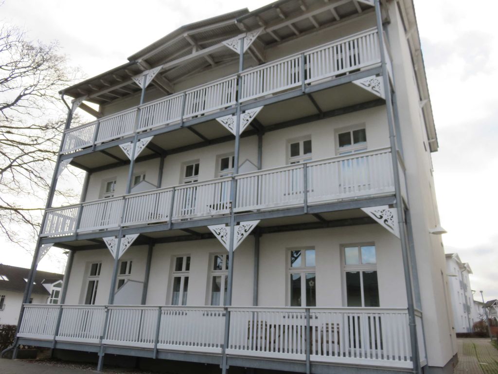 Hausrückseite mit Balkonen