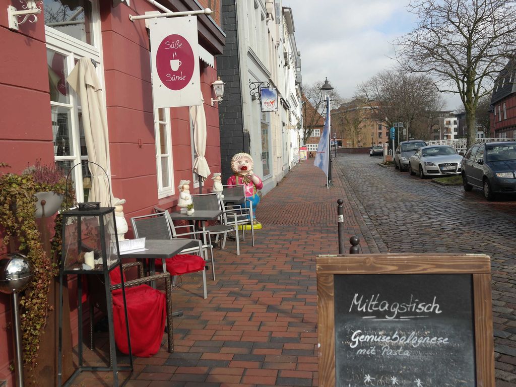 Das nette Café im Erdgeschoss
