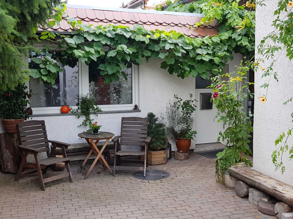 Hof und Eingangsbereich