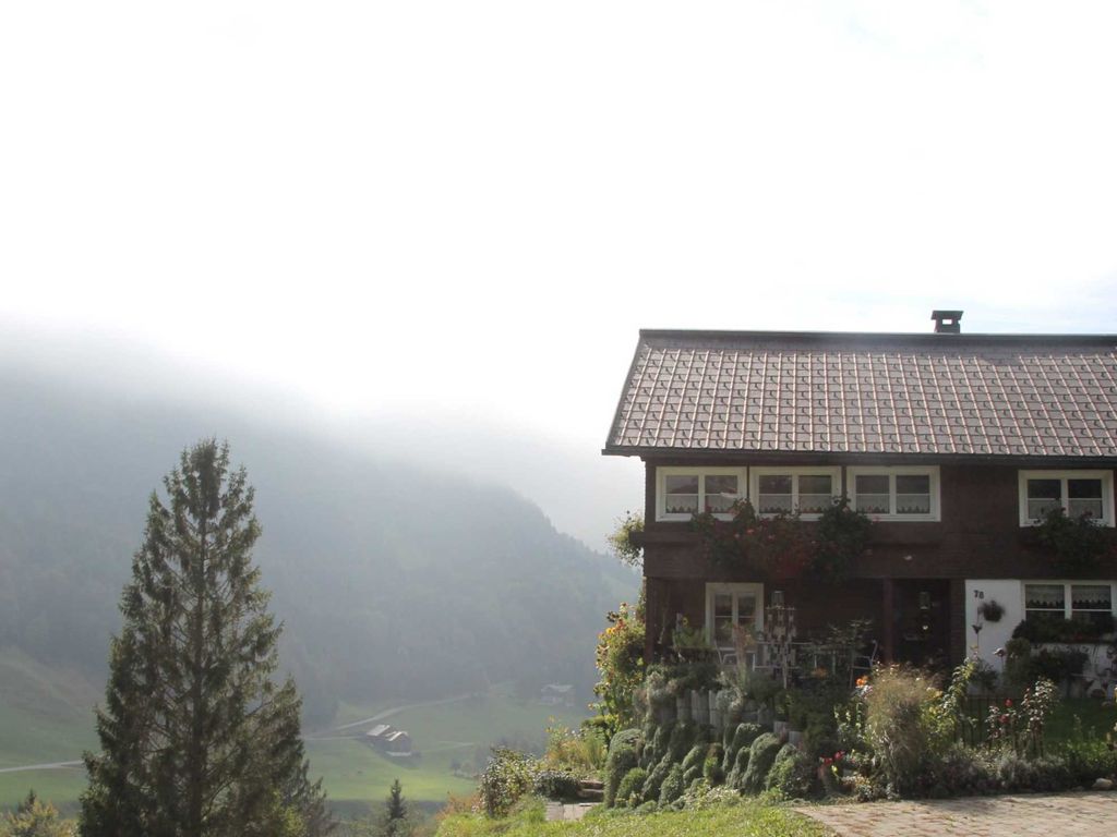 Aussenansicht im Sommer