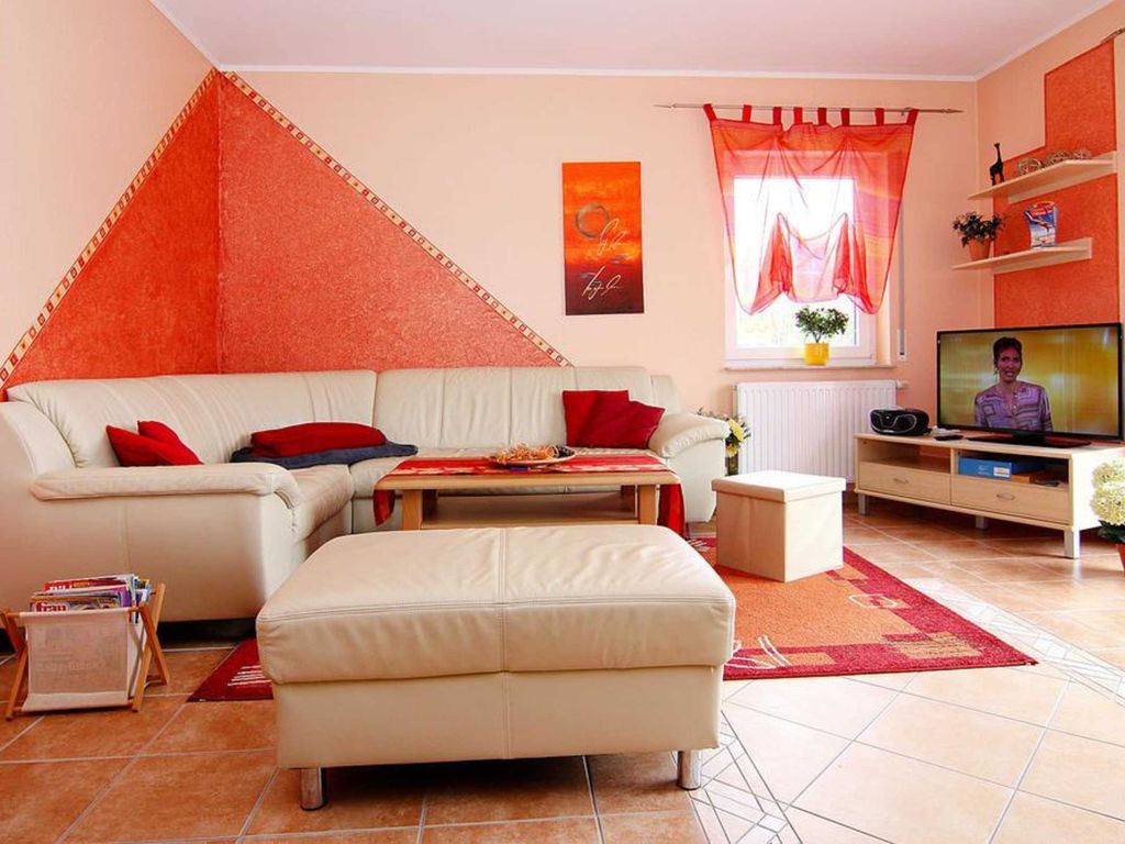 Wonbereich mit Couchgarnitur, Sat-TV