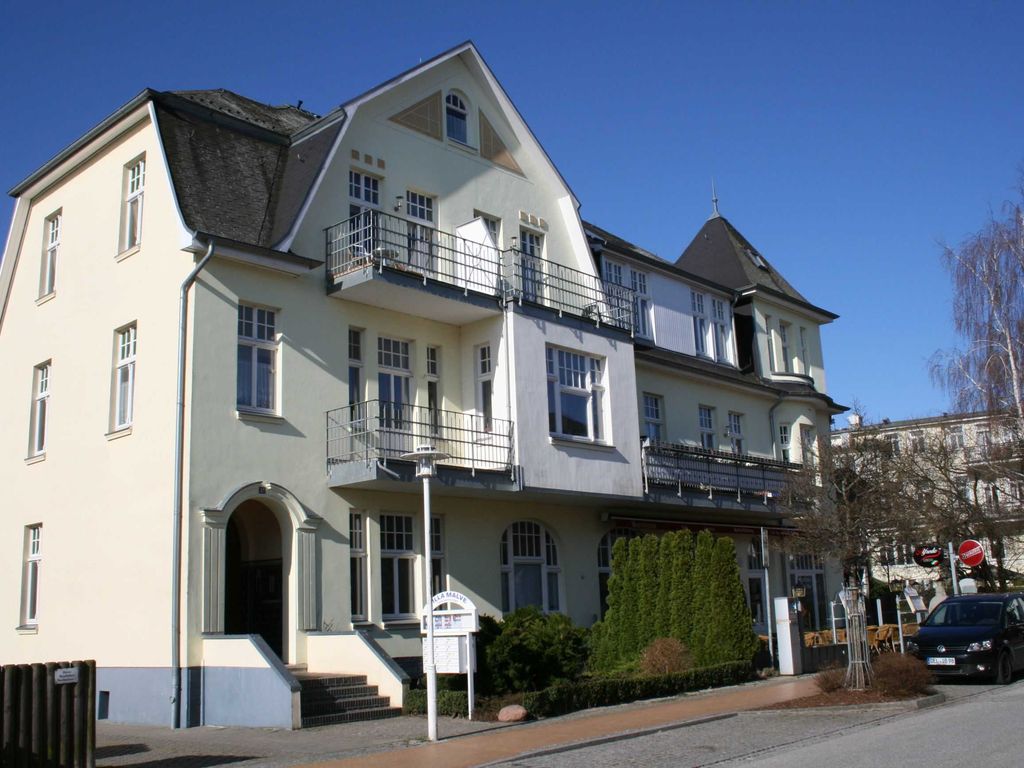 Villa Malve Bansin: denkmalgeschützte Bädervilla mit Türmchen und Balkonen